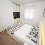 Niko Lejlighed *