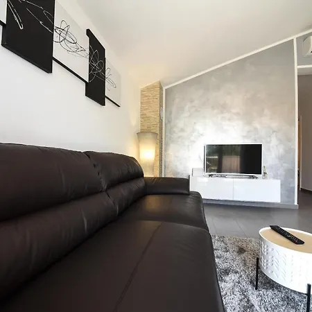 Niko Apartment *