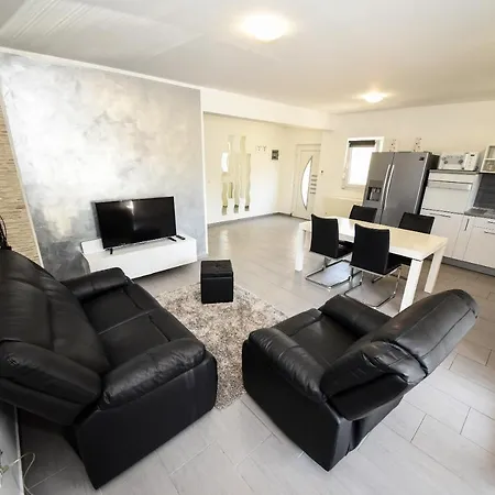 Niko Apartment