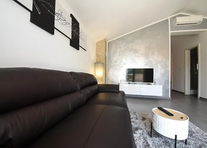 Niko Apartment *