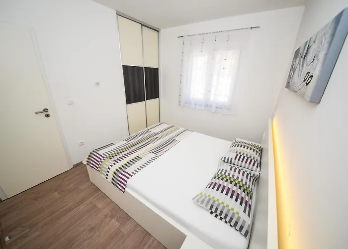 Niko Apartment *